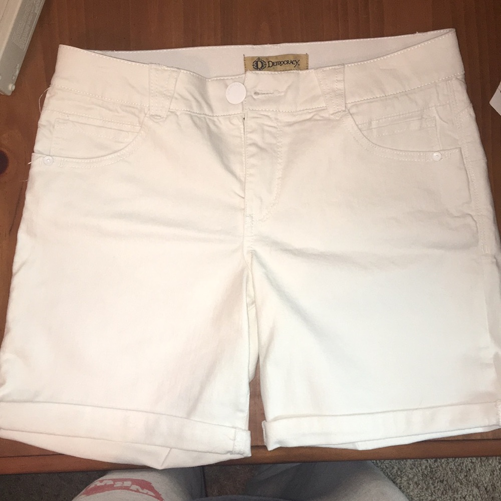 White democracy Bermuda shorts